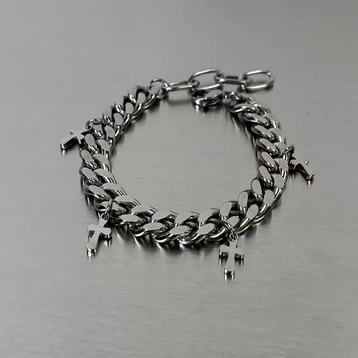 منتج رائج عالميًا: سوار بسلسلة - مراجعة Streetwear Brand Jewelry وسعره